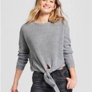 Parker Women’s Sparkle Silver Lightweight Top Size Large
Ties in Front